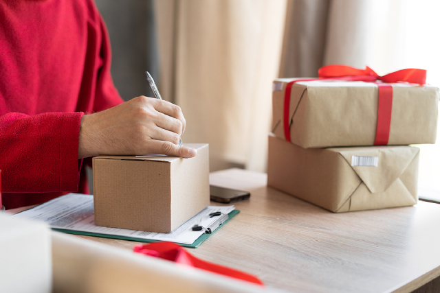 Corporate Gift Giving Etiquette: 5 Things To Take Note Of